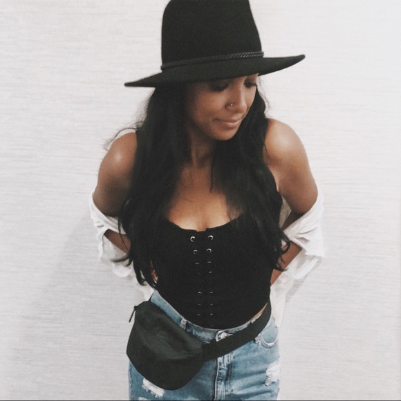 Meet your Posher, Tia! - Picture 3 of 6